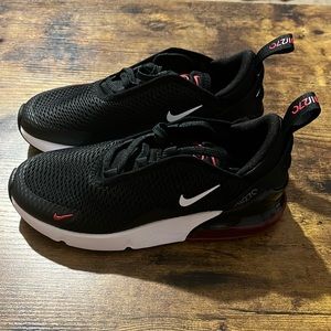 NEW Youth Nike Air 270 Size 3Y